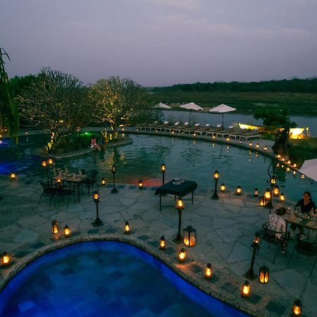 Barahi Jungle Lodge Meghauli Ngoại thất bức ảnh