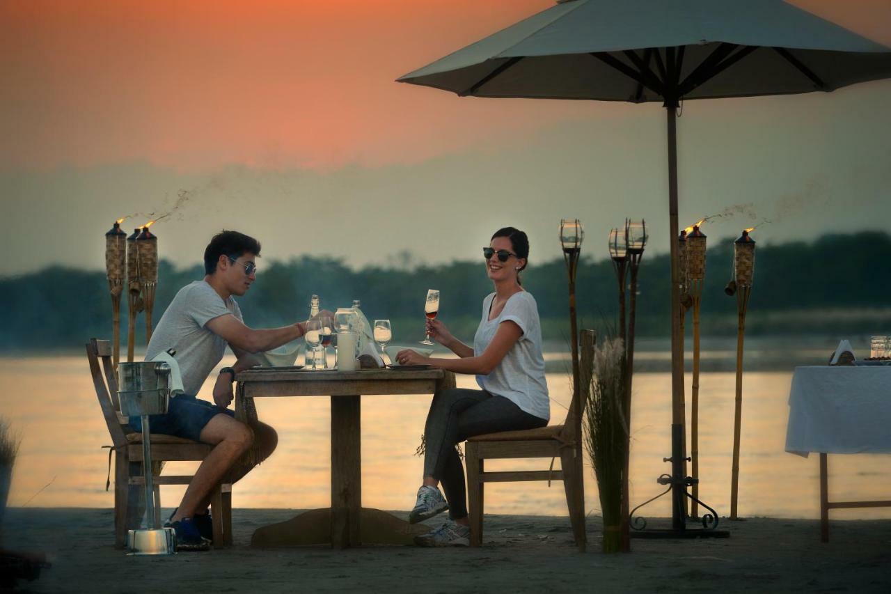 Barahi Jungle Lodge Meghauli Ngoại thất bức ảnh
