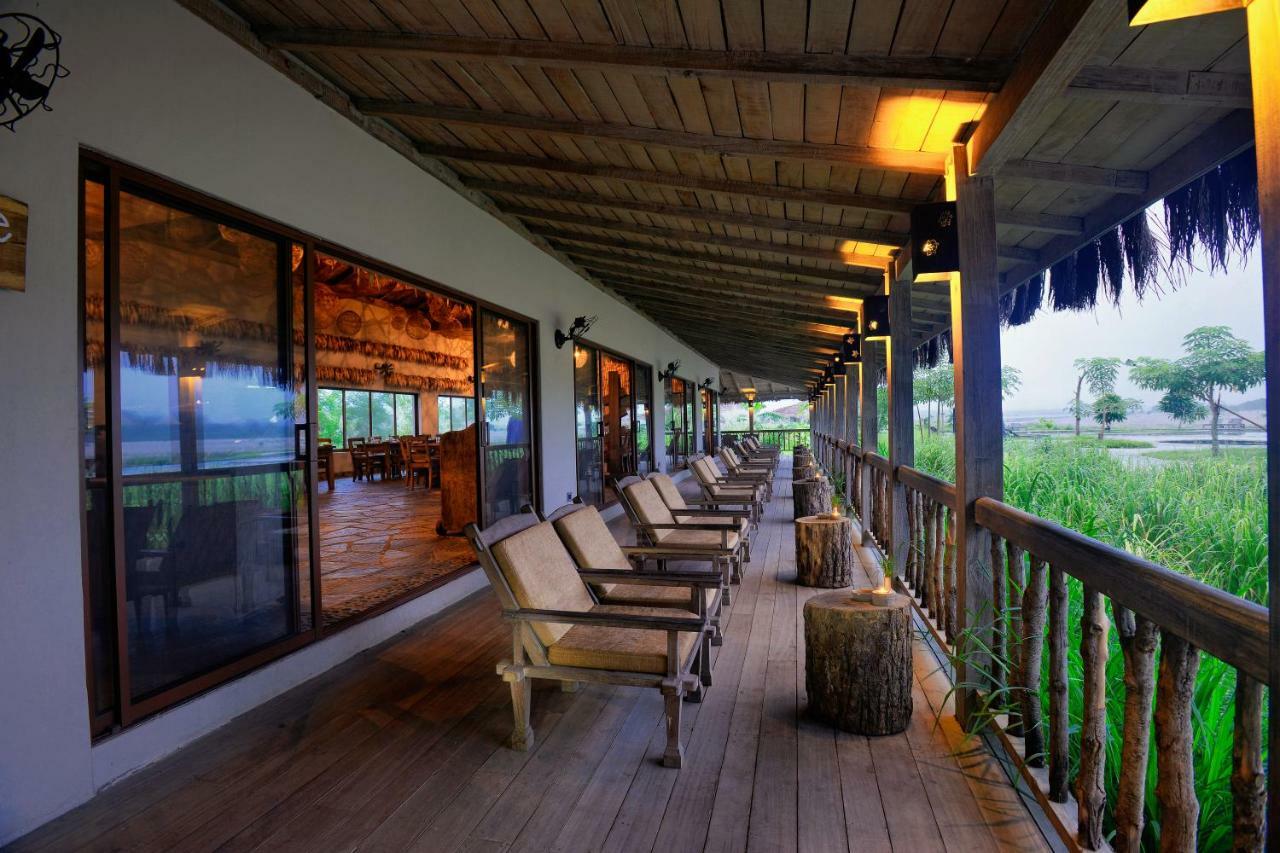 Barahi Jungle Lodge Meghauli Ngoại thất bức ảnh