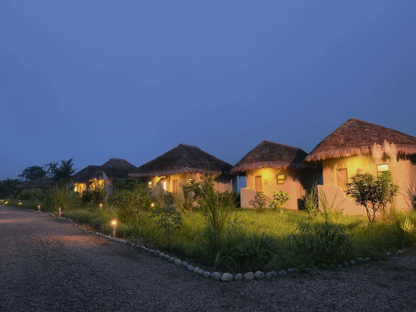 Barahi Jungle Lodge Meghauli Ngoại thất bức ảnh